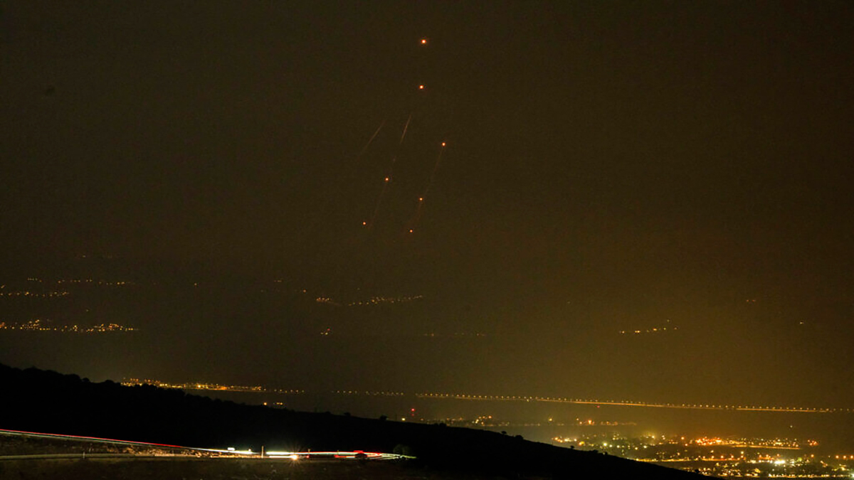 ইসরায়েলের আফুলা ও হাইফা বিমানঘাঁটিতে মিসাইল ছুড়েছে হিজবুল্লাহ