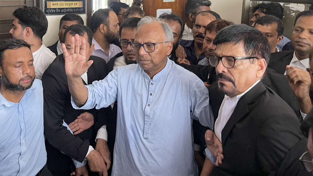 সম্পাদক মাহমুদুর রহমানের আত্মসমর্পণ