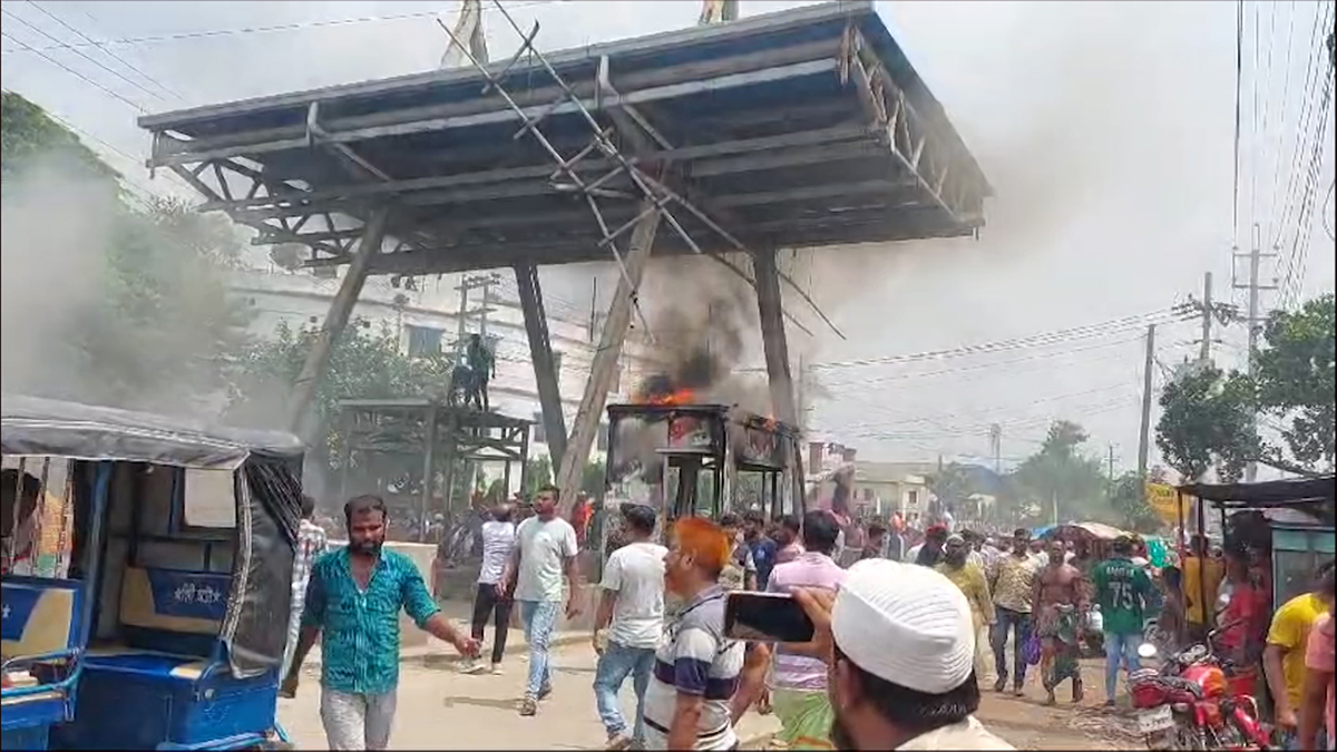 মানিকগঞ্জে টোলপ্লাজায় অগ্নিসংযোগ