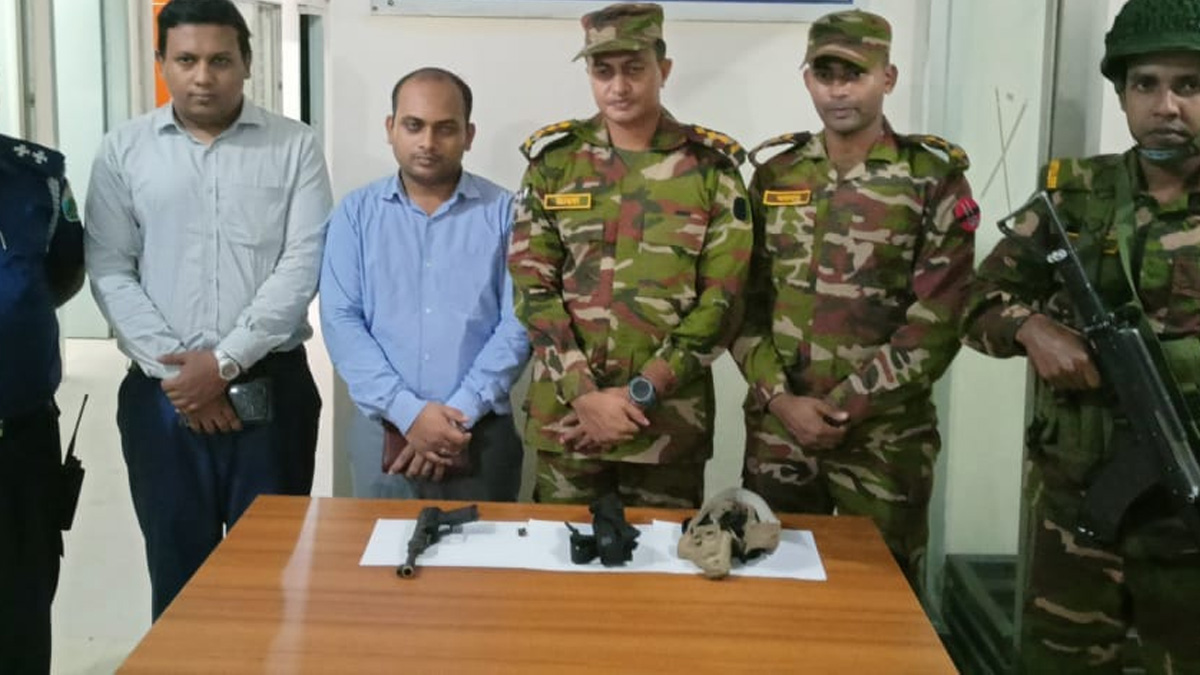 নাটোরে যুবলীগ নেতার বাড়ি থেকে আগ্নেয়াস্ত্র উদ্ধার