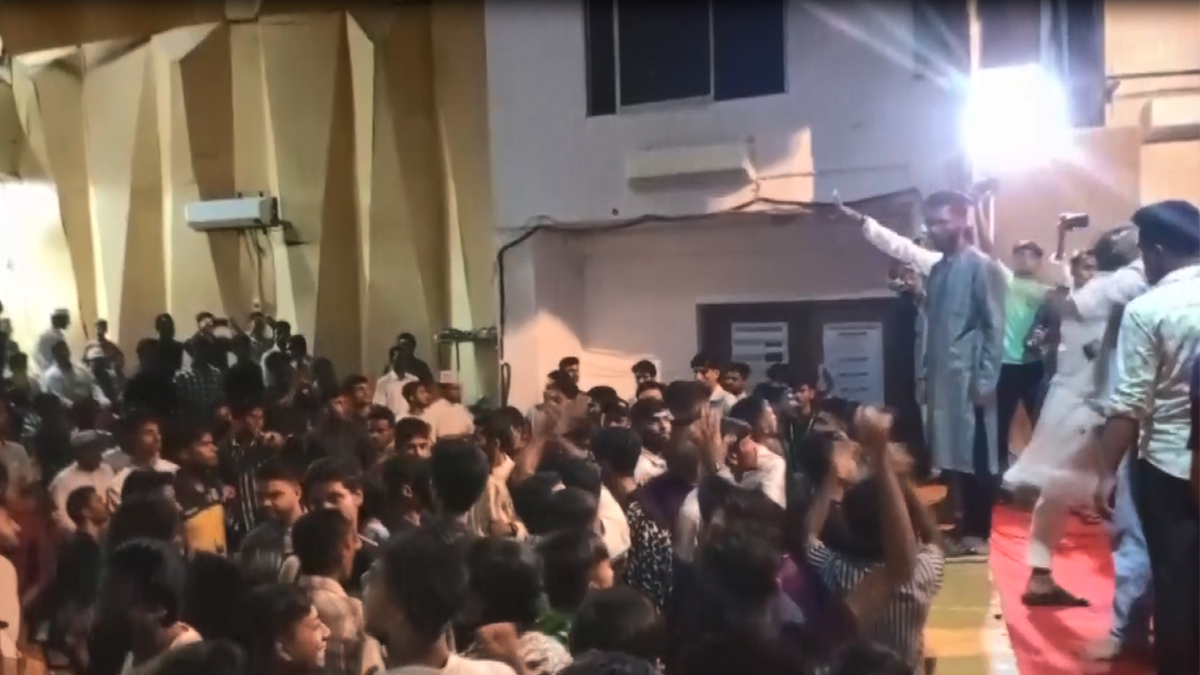 সাতক্ষীরায় বৈষম্যবিরোধী ছাত্র আন্দোলনের দুই পক্ষের হাতাহাতি, সভা পণ্ড