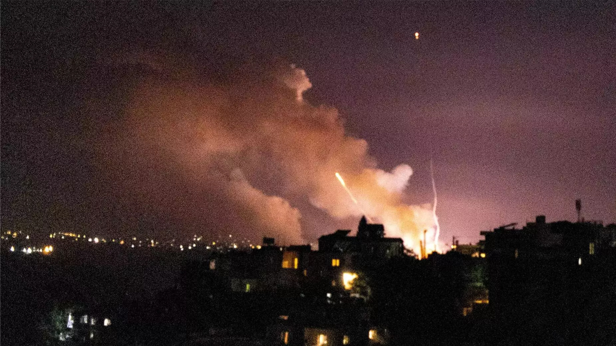 ইসরায়েলের বিমান হামলা সিরিয়ায় নিহত ১৪