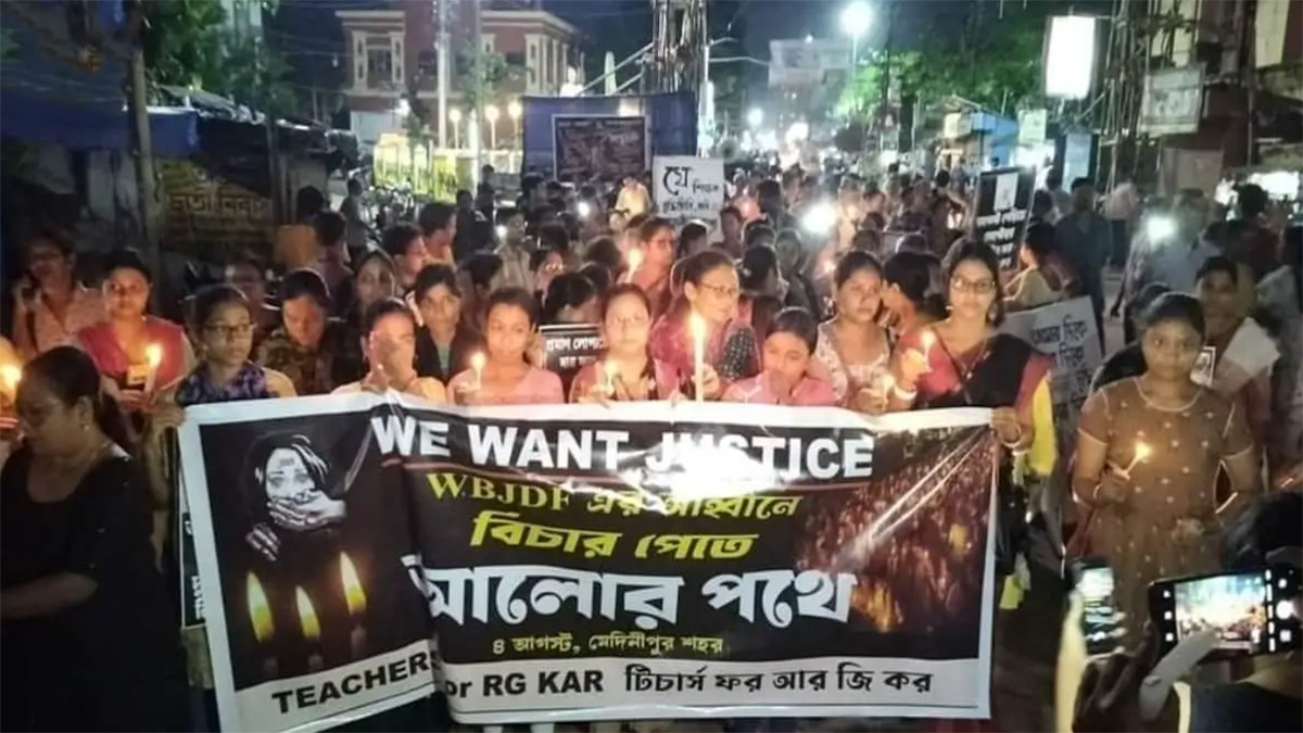 পশ্চিমবঙ্গে মোমের আলোয় রাত দখল