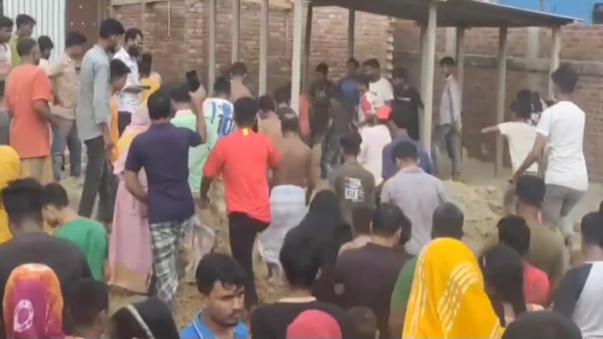 গাজীপুরে পুকুর থেকে নারী ও এক শিশুর মরদেহ উদ্ধার