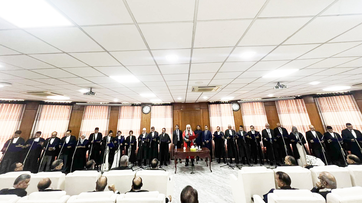 শপথ নিলেন হাইকোর্টের ২৩ বিচারপতি