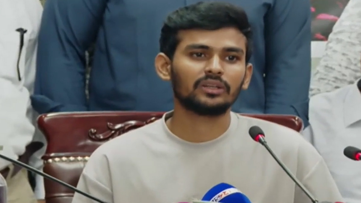 চার ঘণ্টা করে ট্রাফিকের দায়িত্বে থাকবে ৭০০ যুবক: উপদেষ্টা আসিফ