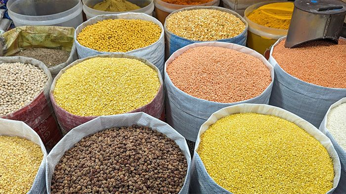 ডালের বাজারে নৈরাজ্য চরমে, দাম বেড়েছে কেজিতে ৩০ টাকা পর্যন্ত!