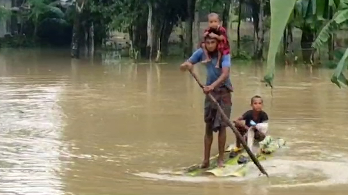 কমছে ময়মনসিংহ, শেরপুর ও নেত্রকোণায় বন্যার পানি, দুর্ভোগ চরমে