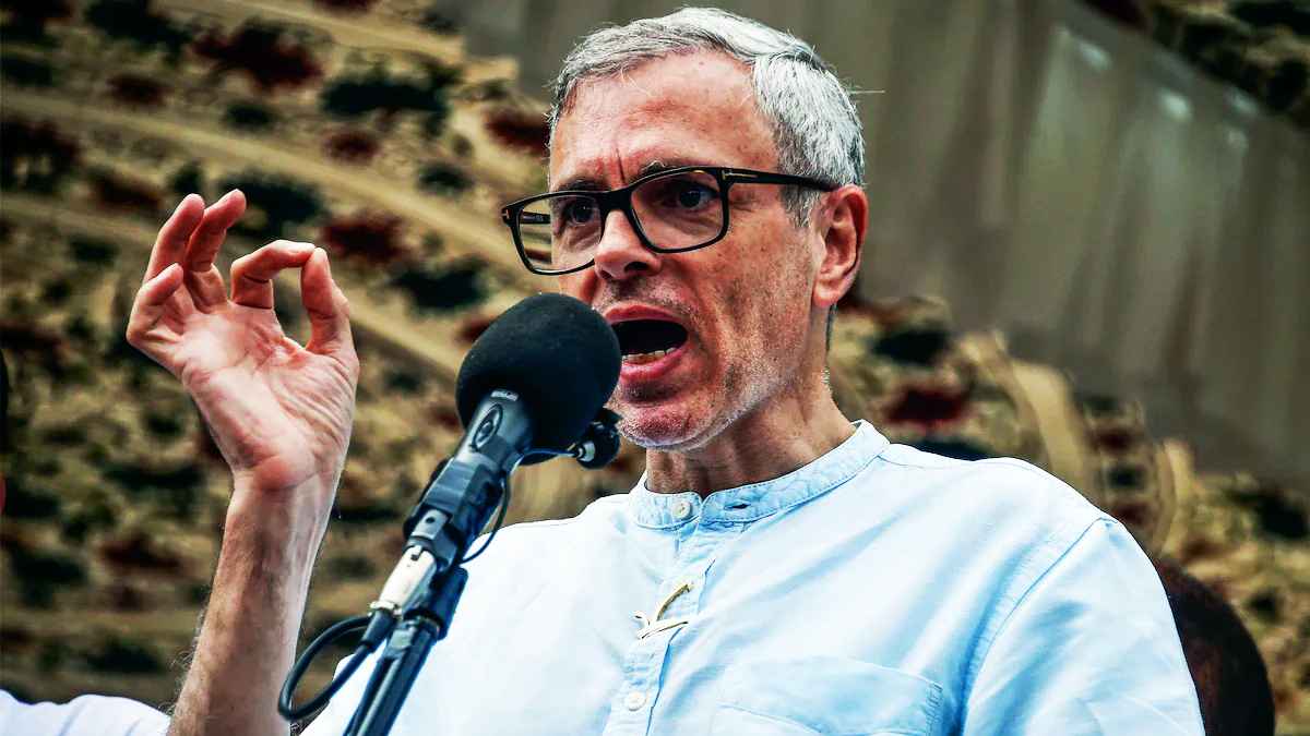 ‘আই অ্যাম ব্যাক’, দ্বিতীয়বার জম্মু-কাশ্মিরের মুখ্যমন্ত্রী হিসেবে শপথ নিলেন ওমর আব্দুল্লাহ