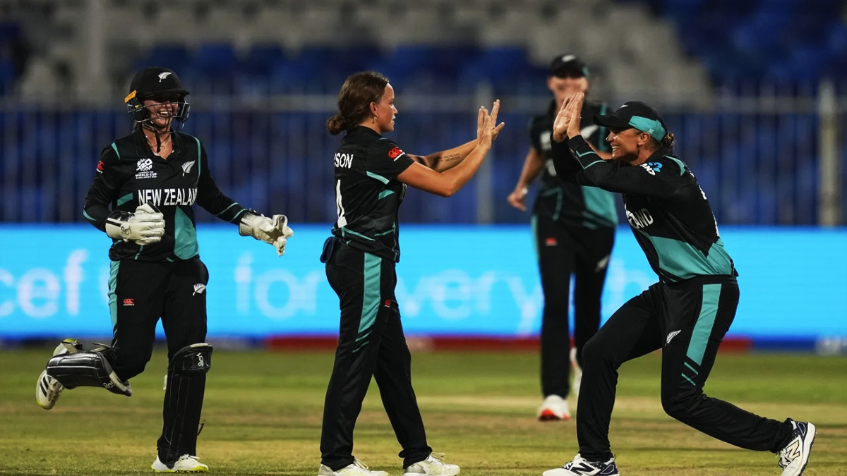 ক্যারিবীয়দের হারিয়ে ১৪ বছর পর নারী টি-টোয়েন্টি বিশ্বকাপের ফাইনালে নিউজিল্যান্ড