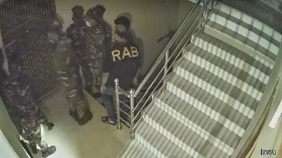 মোহাম্মদপুরে ডাকাতি: গ্রেফতার ৮ জনের মধ্যে পাঁচজনই বিভিন্ন বাহিনীর চাকরিচ্যুত সদস্য