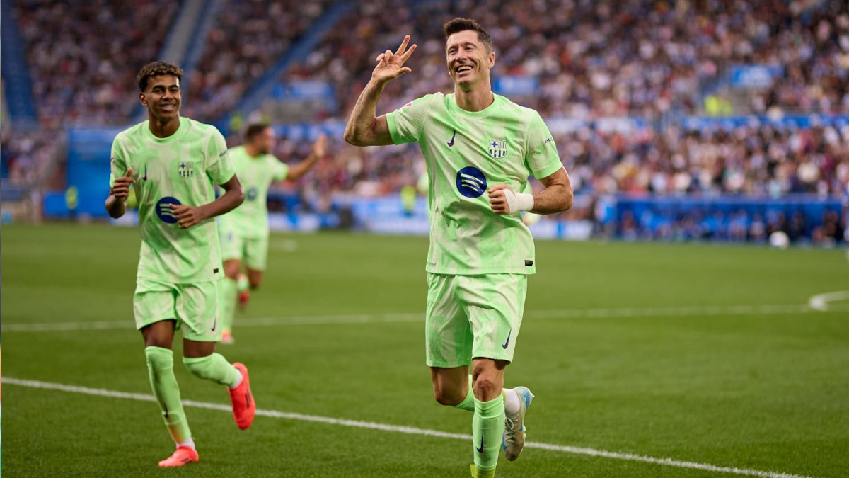 লেভানদোভস্কির হ্যাটট্রিকে আলাভাসকে উড়িয়ে শীর্ষেই রইলো বার্সেলোনা