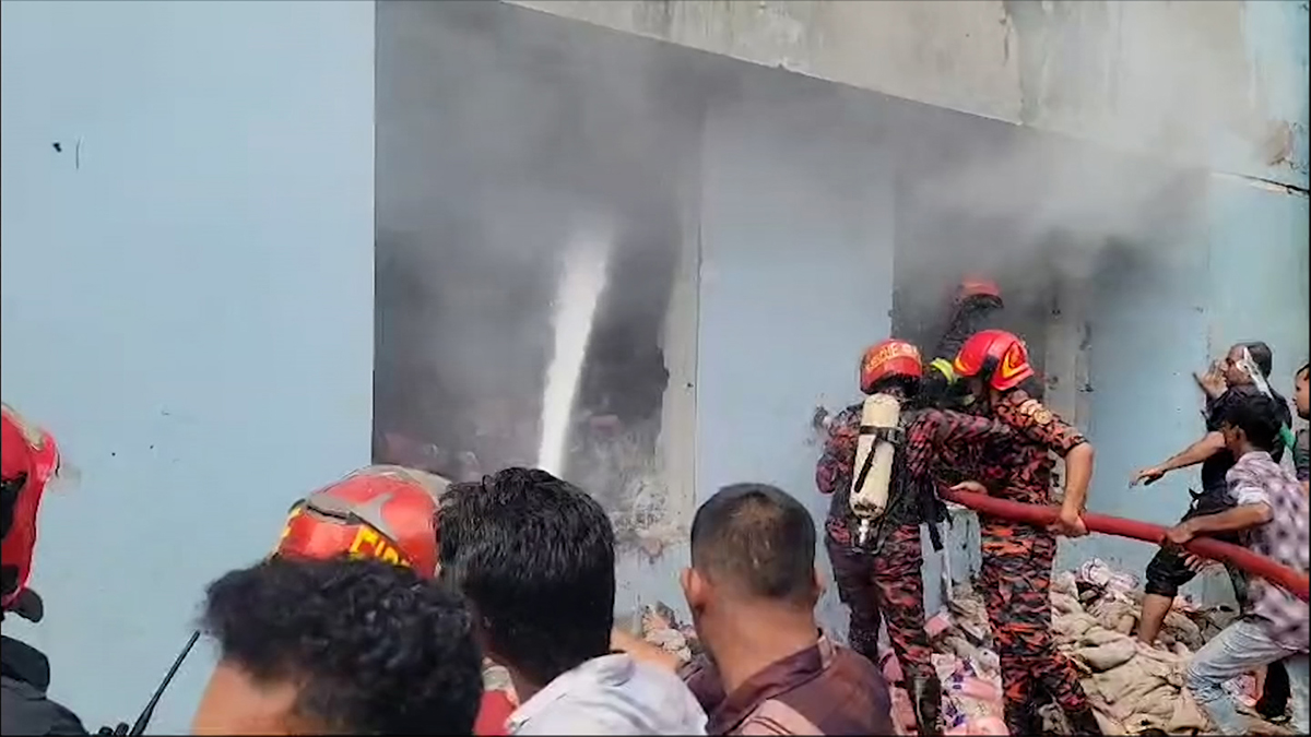 তিন ঘণ্টার চেষ্টায় বরিশাল মেডিকেলের আগুন নিয়ন্ত্রণে