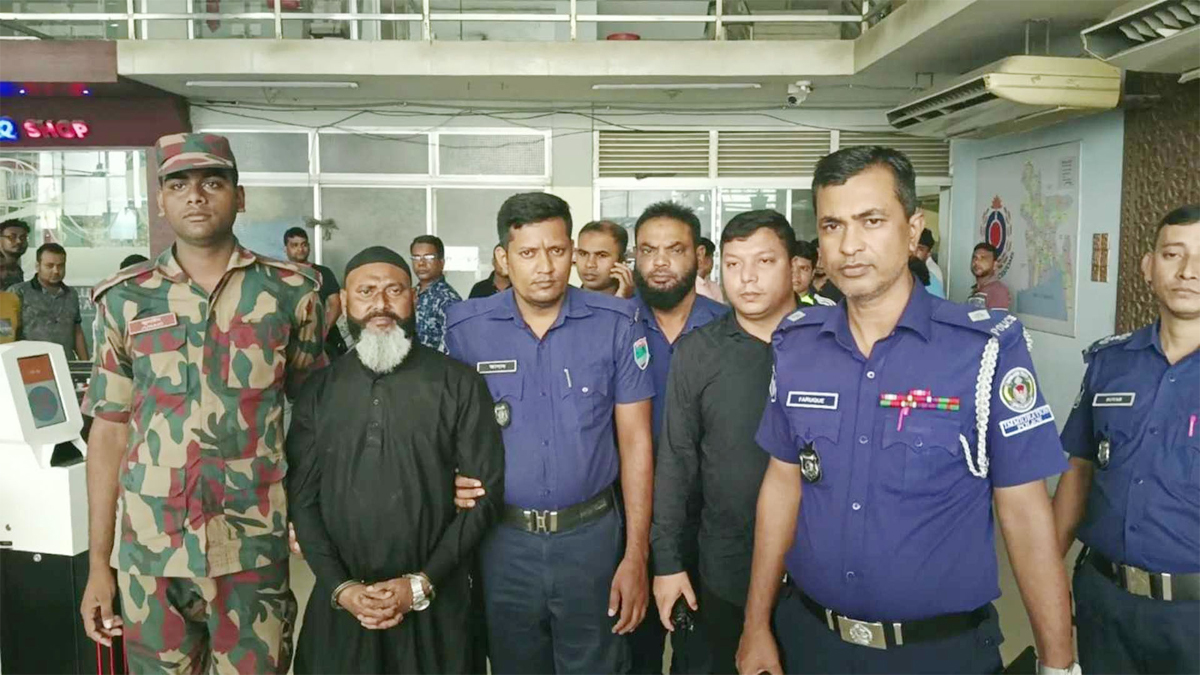 ভারতে পালানোর সময় আটক নারাণগঞ্জের স্বেচ্ছাসেবক লীগ নেতা