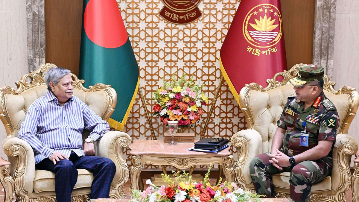 রাষ্ট্রপতির সাথে সেনাপ্রধানের সৌজন্য সাক্ষাৎ