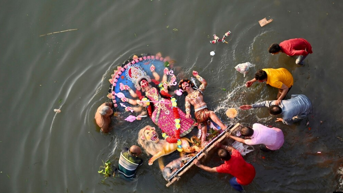 চোখের জলে প্রতিমা বিসর্জন শুরু