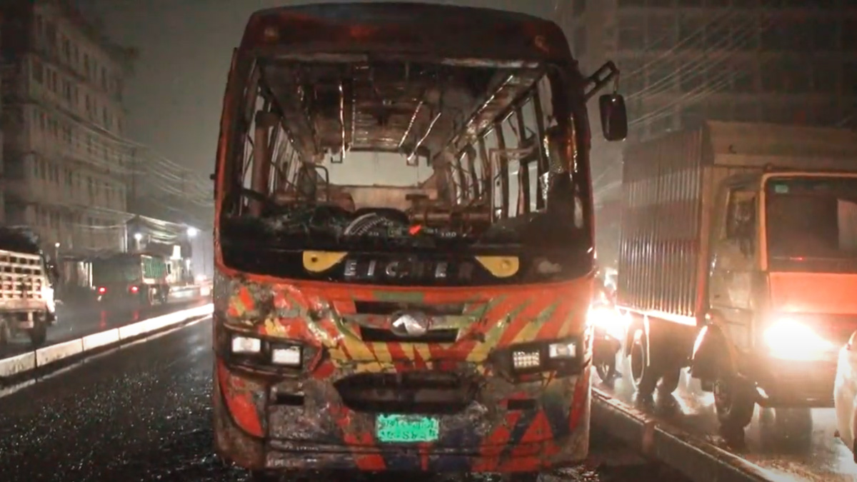 গাজীপুরে বাসচাপায় যুবক নিহত, ৩ বাসে আগুন
