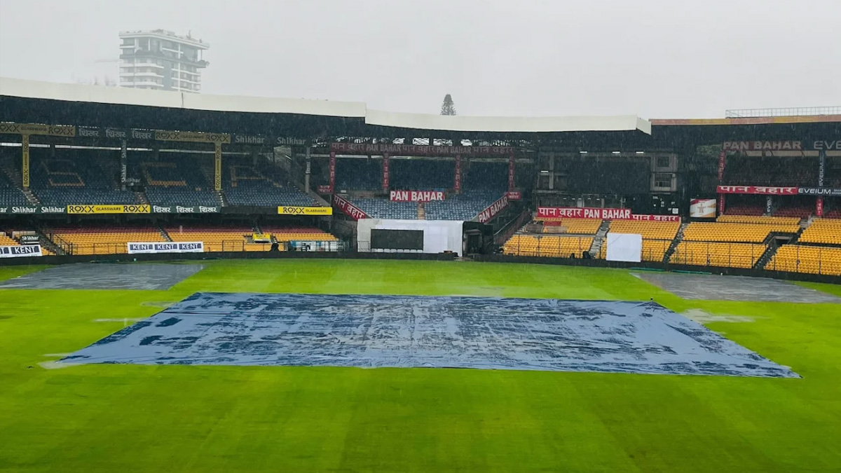 বেঙ্গালুরু টেস্ট: বৃষ্টিতে ভেসে গেল প্রথম দিনের খেলা