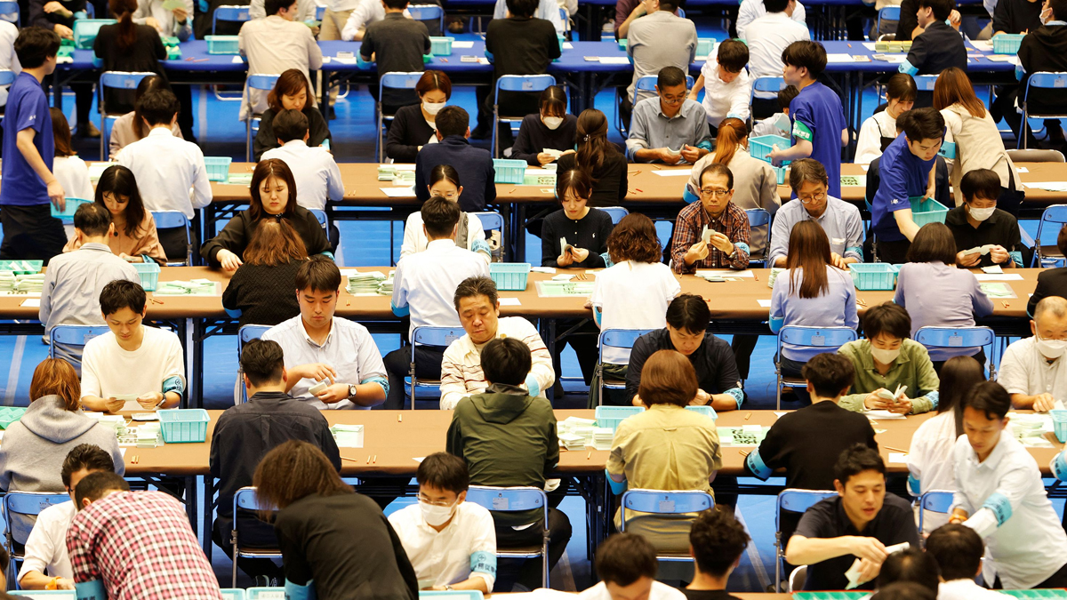 সংখ্যাগরিষ্ঠতা হারালো জাপানের ক্ষমতাসীন লিবারেল ডেমোক্রেটিক পার্টি