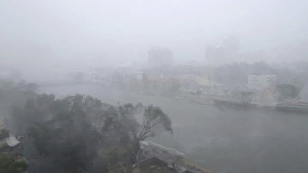 টাইফুন ‘ক্র্যাথনের’ তাণ্ডবে বিপর্যস্ত তাইওয়ান