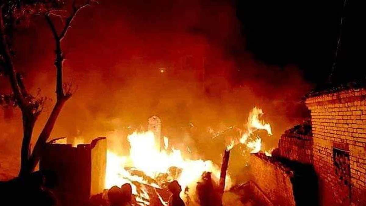 পাকিস্তানে সাবেক স্বামী পুনরায় বিয়ে করায় বাড়িতে আগুন দিলেন নারী