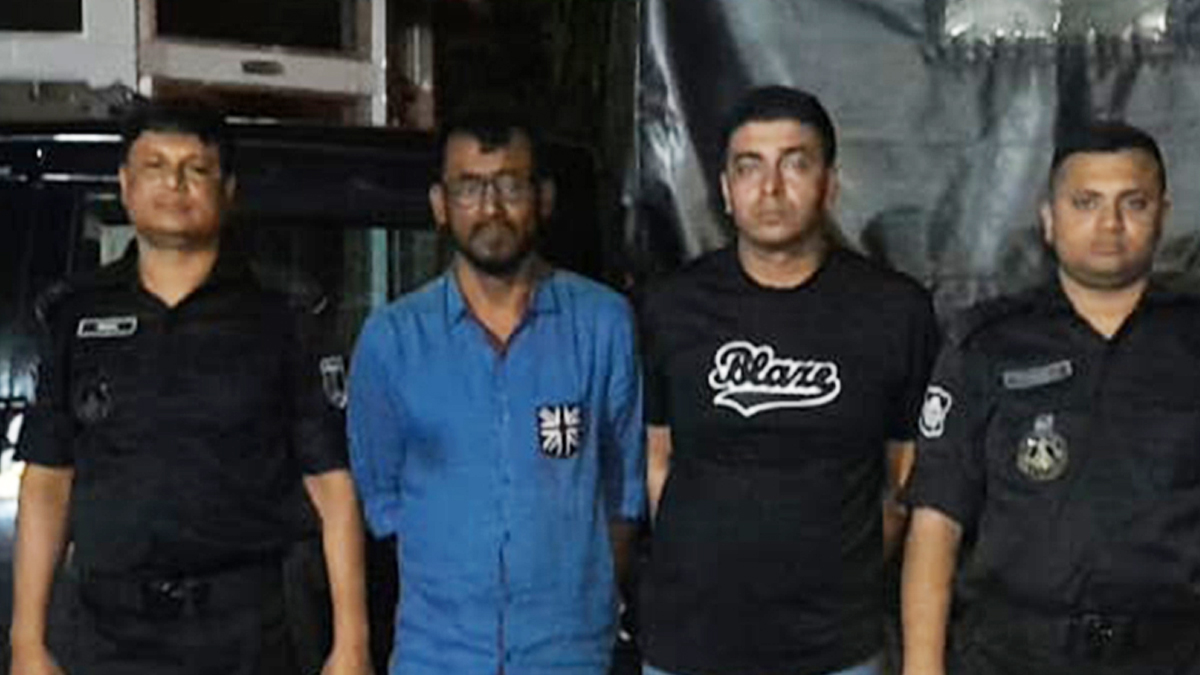 সিদ্ধিরগঞ্জে মাকে বিয়ে করতে ব্যর্থ হয়ে মেয়েকে অপহরণ, গ্রেফতার ২