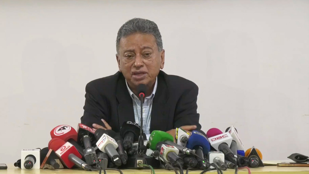 পোশাক শিল্পের ওপর অতি নির্ভরশীলতা অর্থনীতির জন্য হুমকি: আমীর খসরু