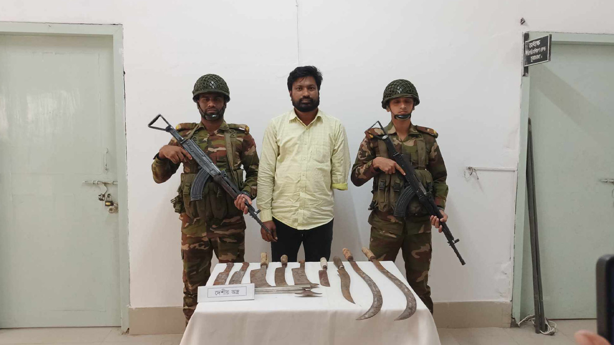 চুয়াডাঙ্গায় দেশীয় অস্ত্রসহ আ. লীগ নেতা গ্রেফতার