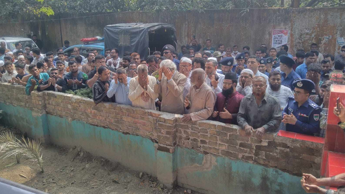 আন্দোলনে নিহত আব্দুল্লাহর কবর জিয়ারত উপদেষ্টা হাসান আরিফের