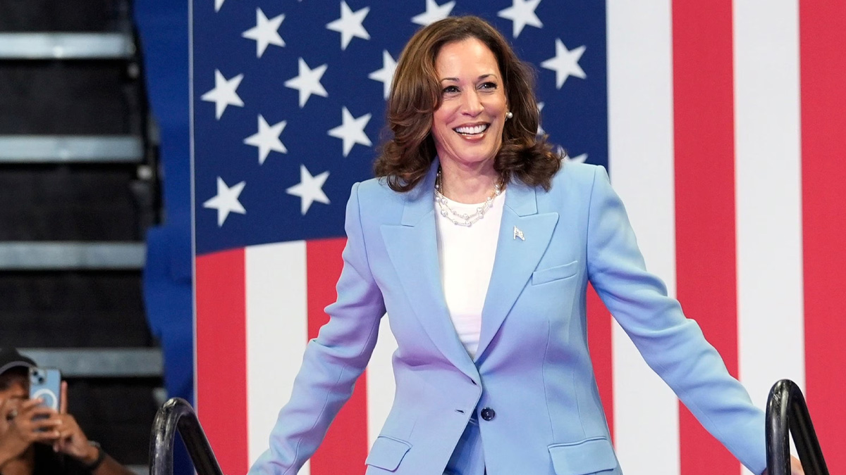 আগাম ভোটে সামান্য এগিয়ে কমালা