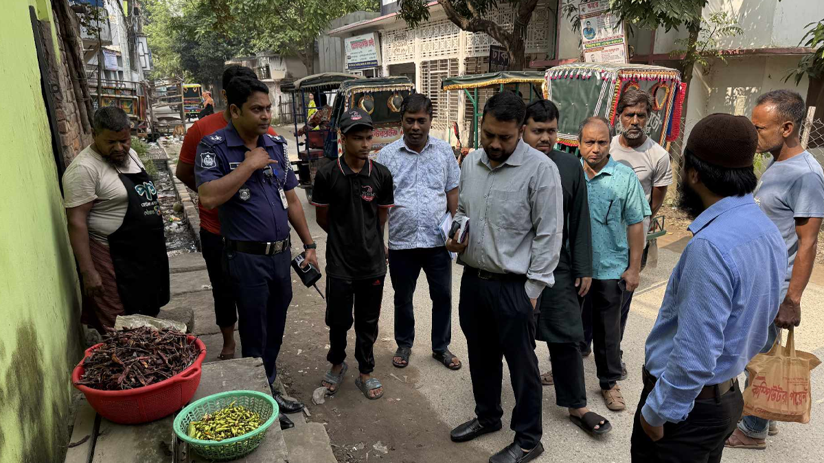 নওগাঁয় খাদ্য আদালতের অভিযানে ২ হোটেল-রেস্তোঁরার বিরুদ্ধে মামলা