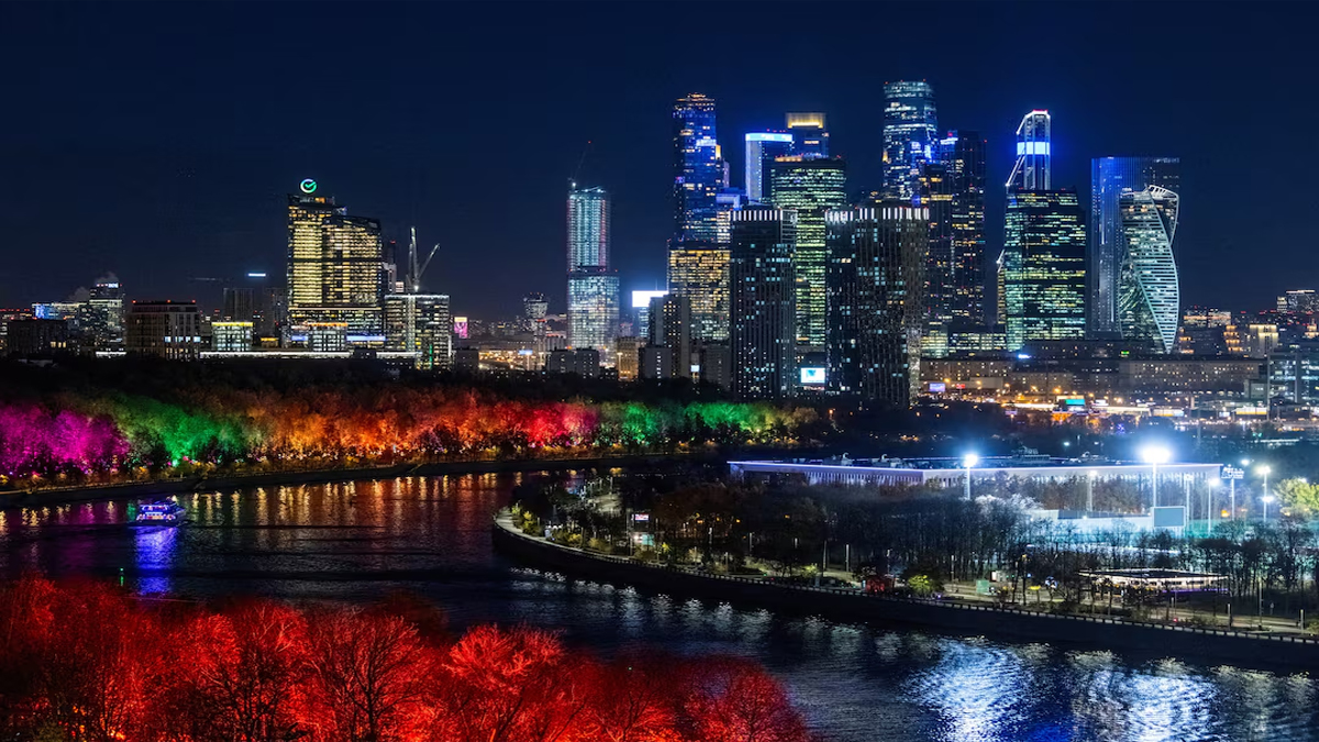 রাশিয়ার বুকে ইউক্রেনের একযোগে ৩৪টি ড্রোন হামলা