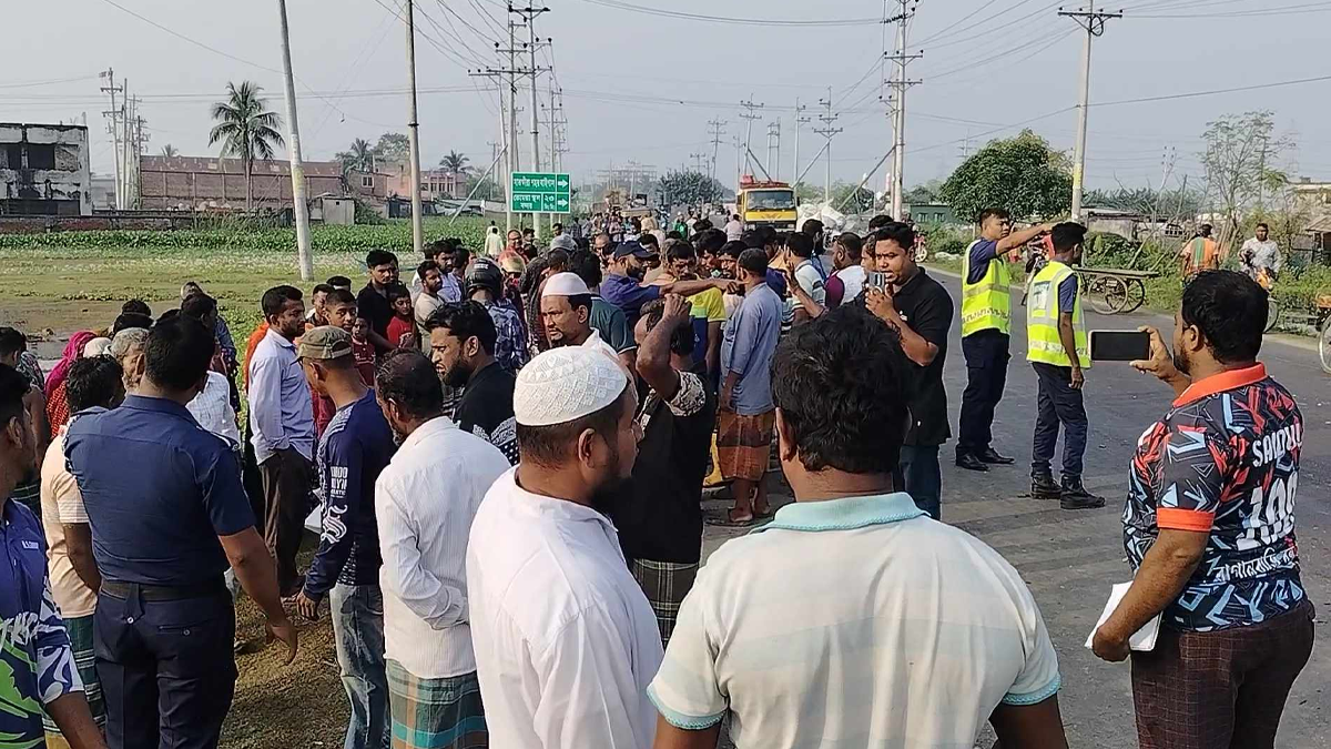 সাতক্ষীরায় ট্রাক চাপায় ৩ জন নিহত