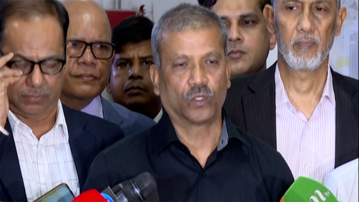 ঢালাও মামলায় বিব্রত সরকার: আসিফ নজরুল