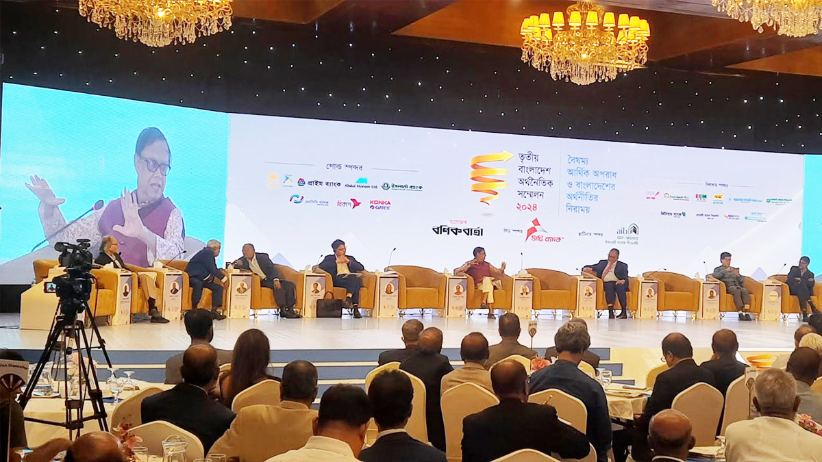 ব্যাংকিং খাতে বড় কোনো বিপদের শঙ্কা কেটেছে: গভর্নর