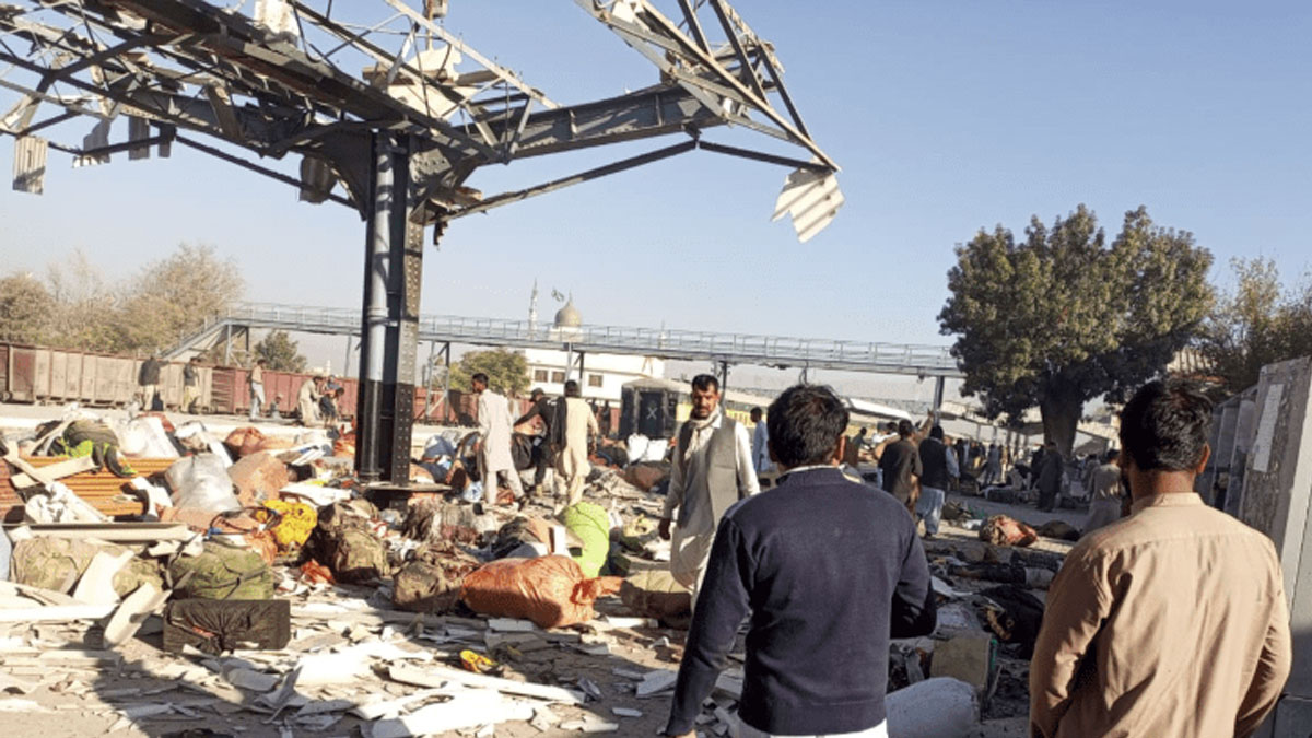 পাকিস্তানে রেল স্টেশনে ভয়াবহ বোমা বিস্ফোরণ, নিহত ২৪