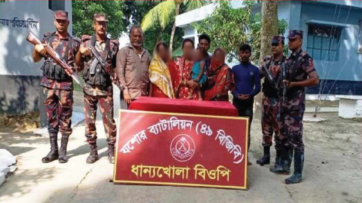 বেনাপোল সীমান্ত দিয়ে ভারতে প্রবেশের চেষ্টাকালে আটক ৬