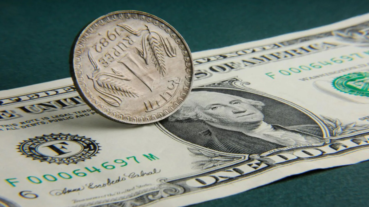 মার্কিন ডলারের বিপরীতে ভারতীয় রুপির মূল্য ইতিহাসে সর্বনিম্ন