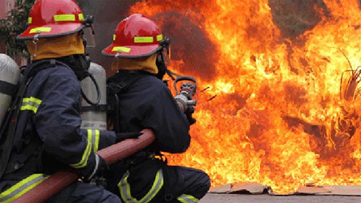 ঢাকায় প্রয়োজনের তুলনায় অপ্রতুল ফায়ার স্টেশন, ঘটনাস্থলে পৌঁছাতে লাগছে বাড়তি সময়