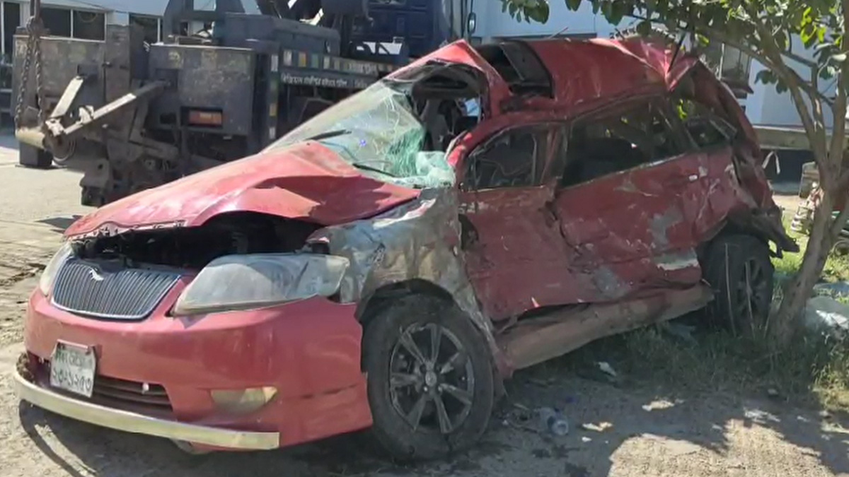 বন্ধুকে এয়ারপোর্টে নামিয়ে দিয়ে ফেরার পথে তিনজন নিহত