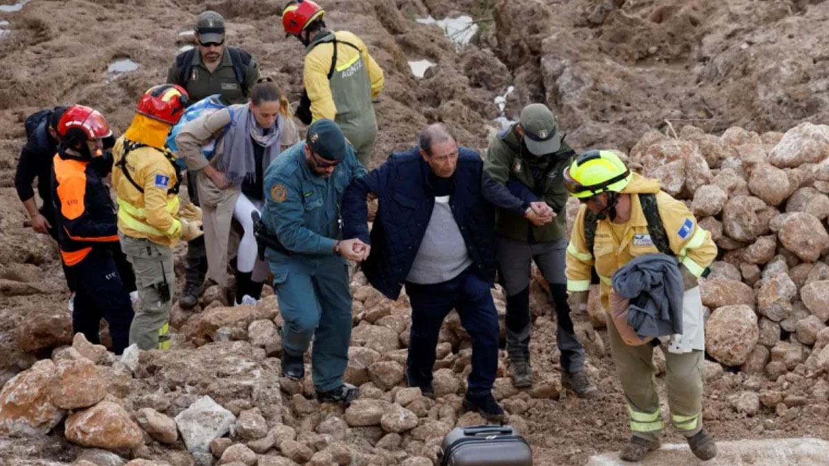স্পেনে ভয়াবহ বন্যায় নিহতের সংখ্যা বেড়ে ২০৫ জন