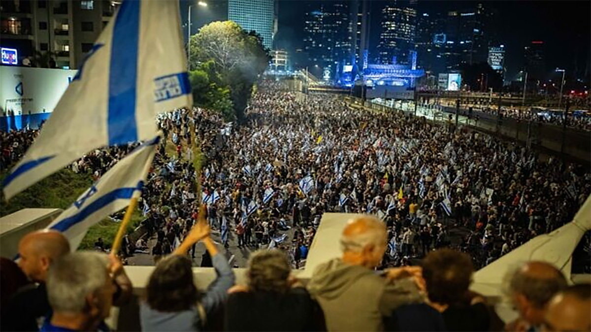 প্রতিরক্ষামন্ত্রীকে বরখাস্তের প্রতিবাদে ইসরায়েলজুড়ে বিক্ষোভ