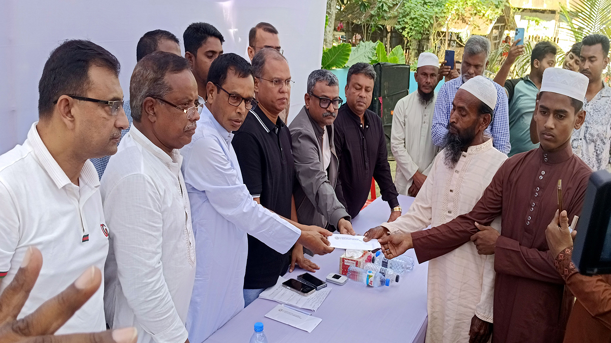 ঝিনাইদহে জুলাই বিপ্লবে নিহত দু’জনের পরিবার পেল তারেক রহমানের উপহার