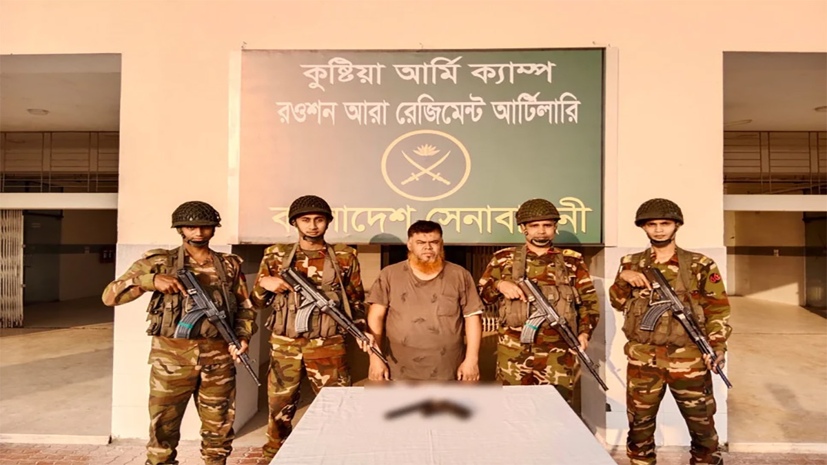 কুষ্টিয়ায় সেনা অভিযানে পিস্তলসহ আটক ১