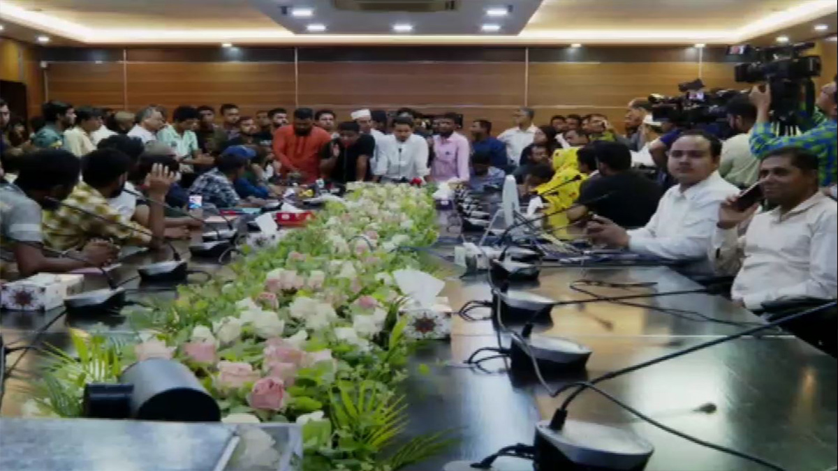 সচিবালয়ে আহতদের দুই পক্ষের মধ্যে বাকবিতন্ডা, প্রায় ৩ ঘণ্টা পর বৈঠক শুরু