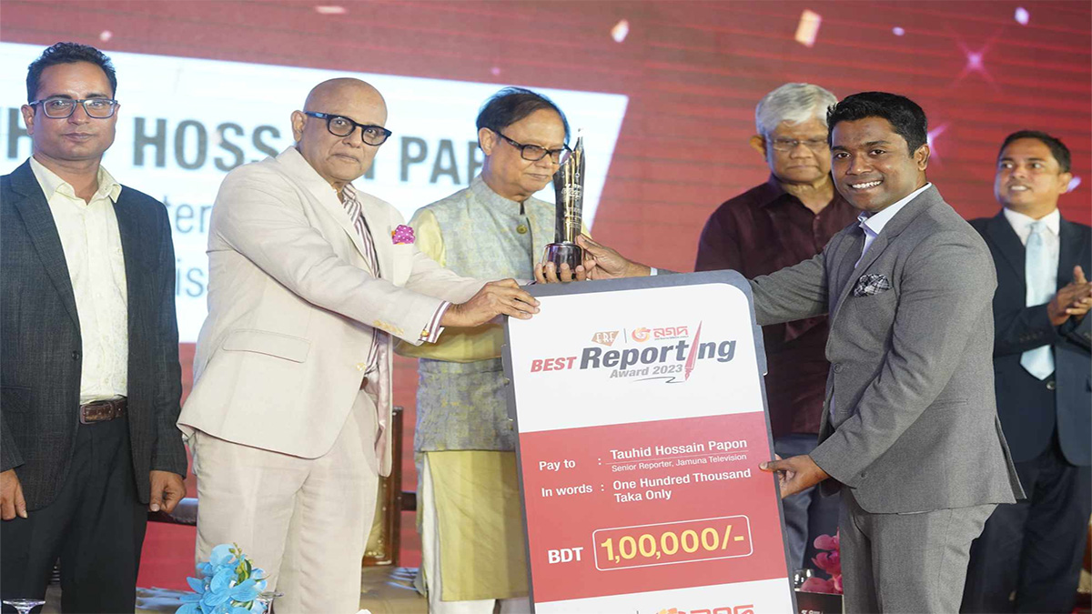 ইআরএফ বেস্ট রিপোর্টিং অ্যাওয়ার্ড পেলেন যমুনা টিভির তৌহিদ হোসেন