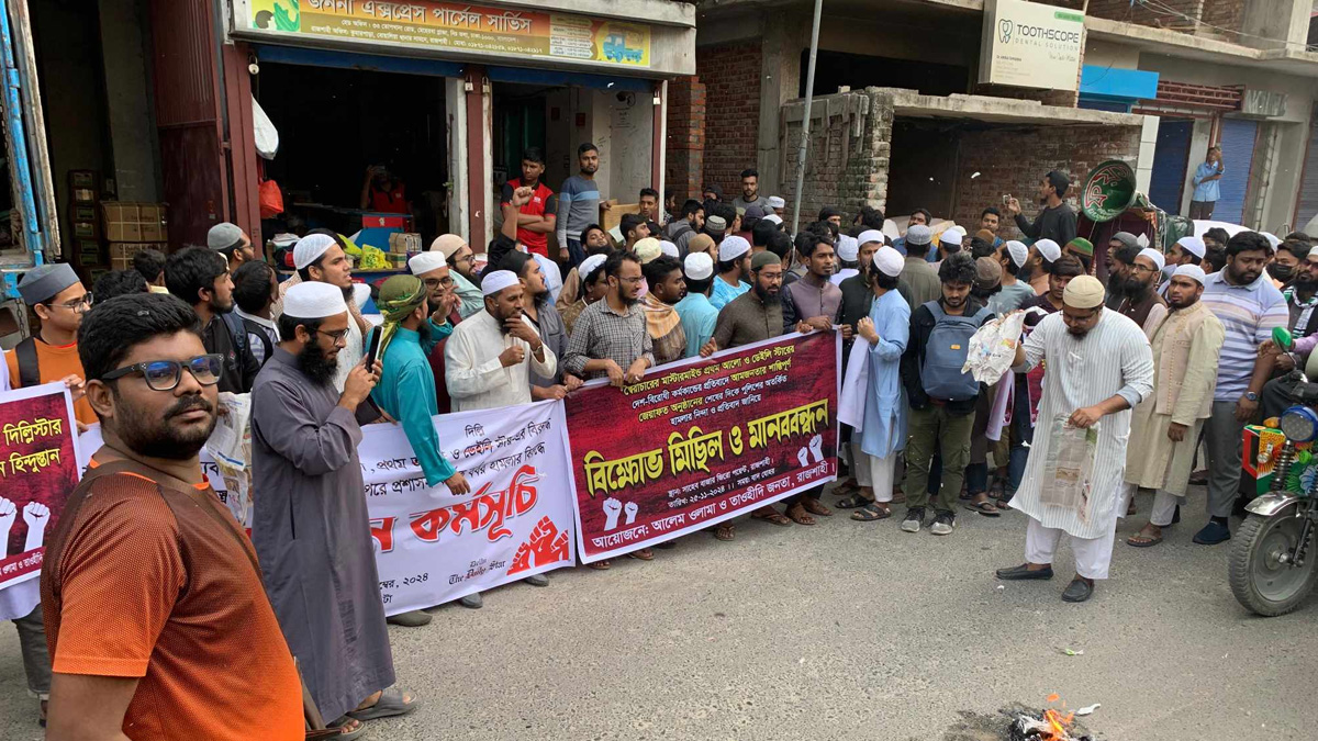 রাজশাহীতে প্রথম আলো অফিসে হামলা, বরিশালে বিক্ষোভ