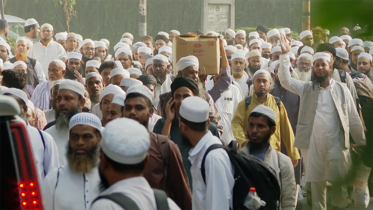 বিশাল জামাত নিয়ে জুমা আদায়ের পর কাকরাইল ছাড়লেন সাদপন্থীরা