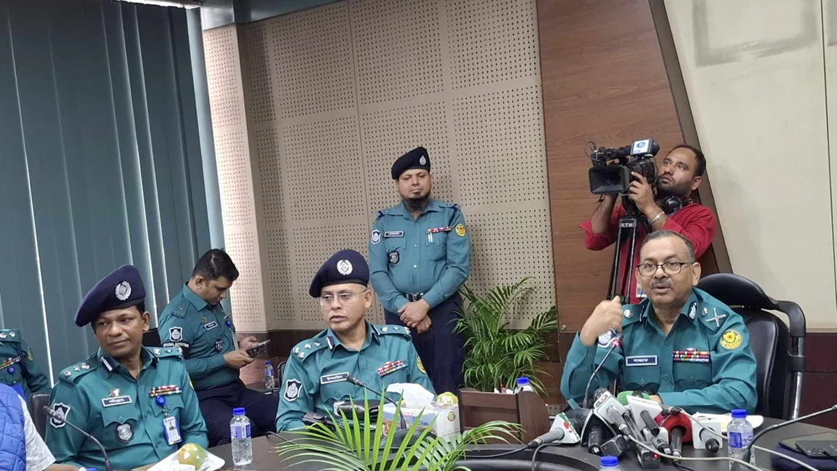 যৌক্তিক মামলা না নিলে ওসিকে ১ মিনিটে সাসপেন্ড: ডিএমপি কমিশনার