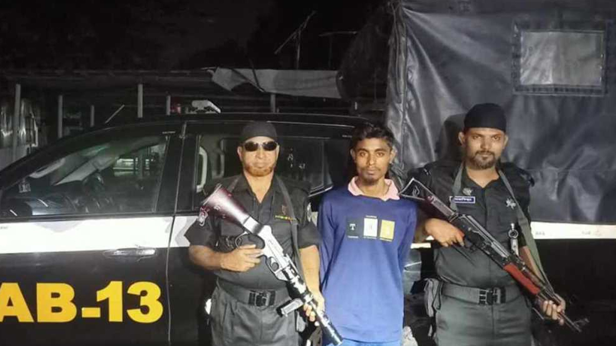 ট্রাকের ধাক্কায় পুলিশ সদস্য হত্যার ঘটনায় চালক গ্রেফতার